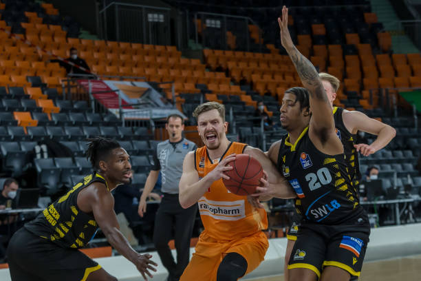 现显示他拥 现显示他拥