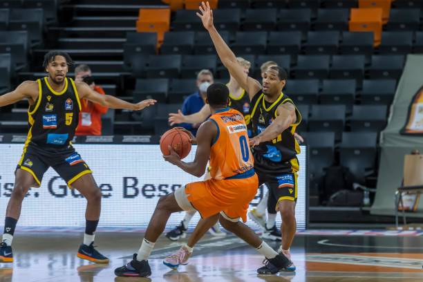 争愈发激烈 争愈发激烈