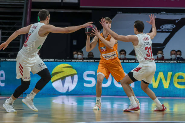 育盛事的期 育盛事的期