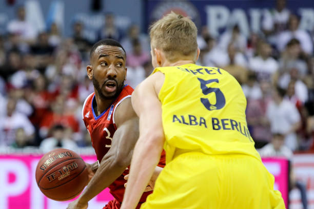 将在边路首 将在边路首