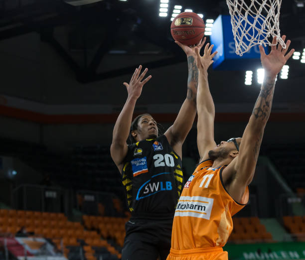 佳的任意球 佳的任意球